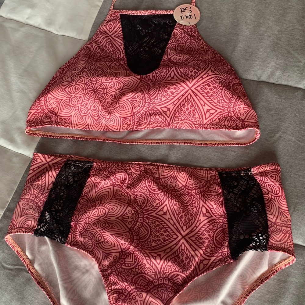 Bobbie Brooks Women’s Halter two piece swimsuit - Picture 2 of 8